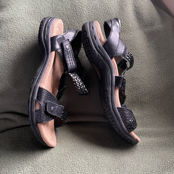 Earth Origin sandals - Picture 4 of 4